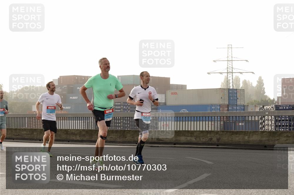 03.10.2026 - Köhlbrandbrückenlauf Michael Burmester http://msf.ph/oto/10770303 03.10.2026 09:13:50 Position 3 8, 2163, 2294, 155556, 43 meine-sportfotos.de