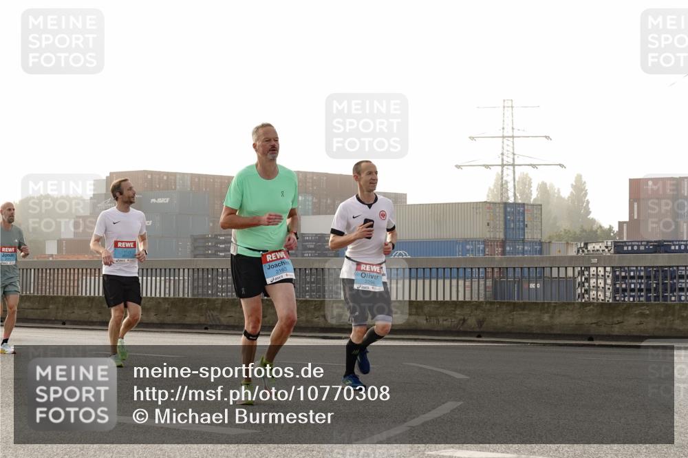 03.10.2026 - Köhlbrandbrückenlauf Michael Burmester http://msf.ph/oto/10770308 03.10.2026 09:13:50 Position 3 2163, 2294 meine-sportfotos.de
