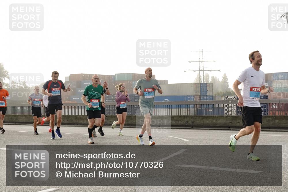 03.10.2026 - Köhlbrandbrückenlauf Michael Burmester http://msf.ph/oto/10770326 03.10.2026 09:13:53 Position 3  meine-sportfotos.de