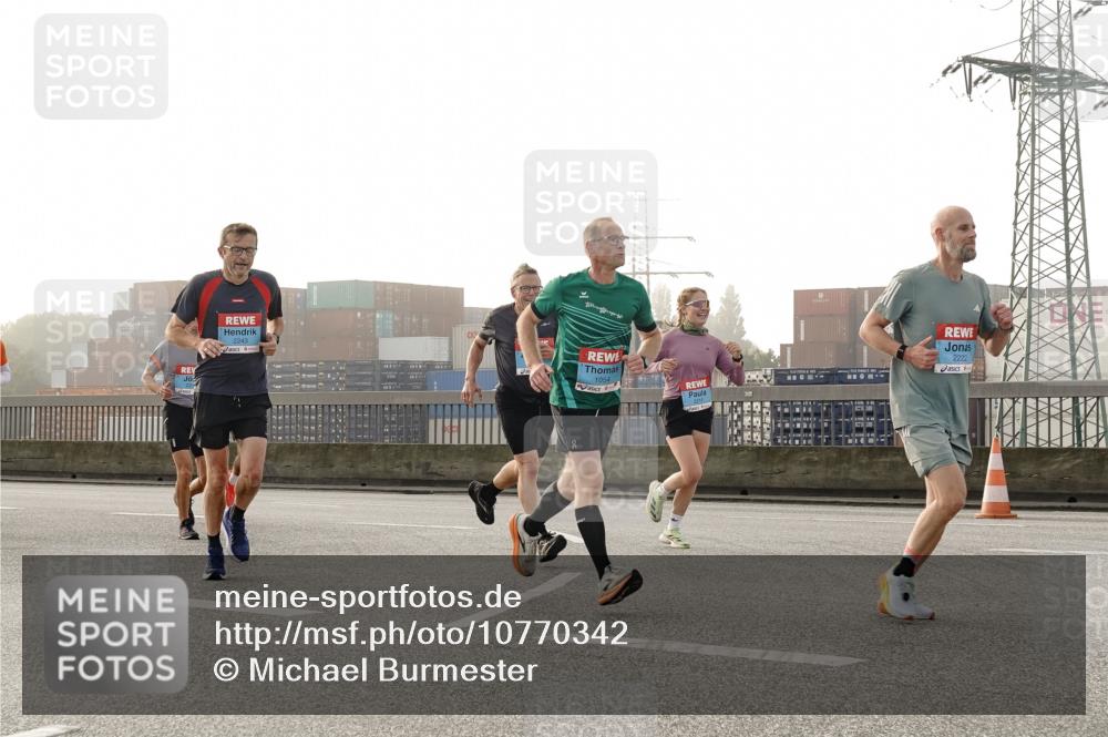 03.10.2026 - Köhlbrandbrückenlauf Michael Burmester http://msf.ph/oto/10770342 03.10.2026 09:13:54 Position 3 2243, 2222 meine-sportfotos.de