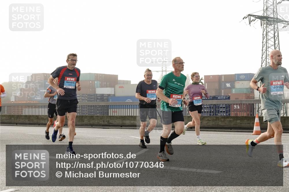 03.10.2026 - Köhlbrandbrückenlauf Michael Burmester http://msf.ph/oto/10770346 03.10.2026 09:13:54 Position 3 2243, 2344, 2222 meine-sportfotos.de