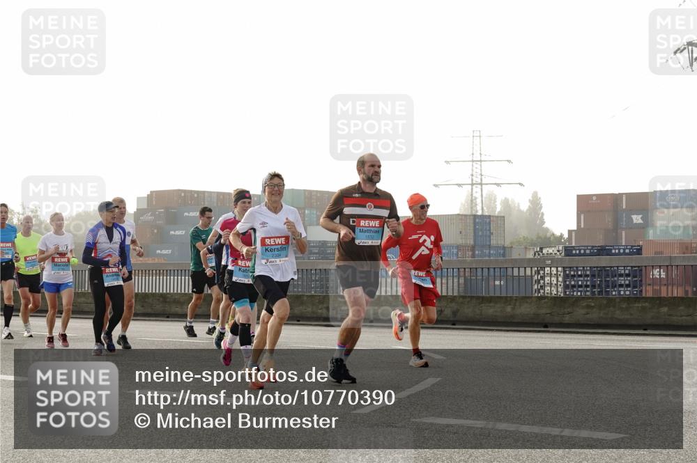 03.10.2026 - Köhlbrandbrückenlauf Michael Burmester http://msf.ph/oto/10770390 03.10.2026 09:14:00 Position 3 19, 2394, 1532, 1812 meine-sportfotos.de