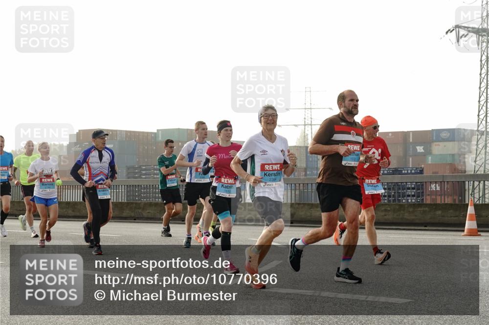 03.10.2026 - Köhlbrandbrückenlauf Michael Burmester http://msf.ph/oto/10770396 03.10.2026 09:14:01 Position 3 1953, 2394, 1812 meine-sportfotos.de