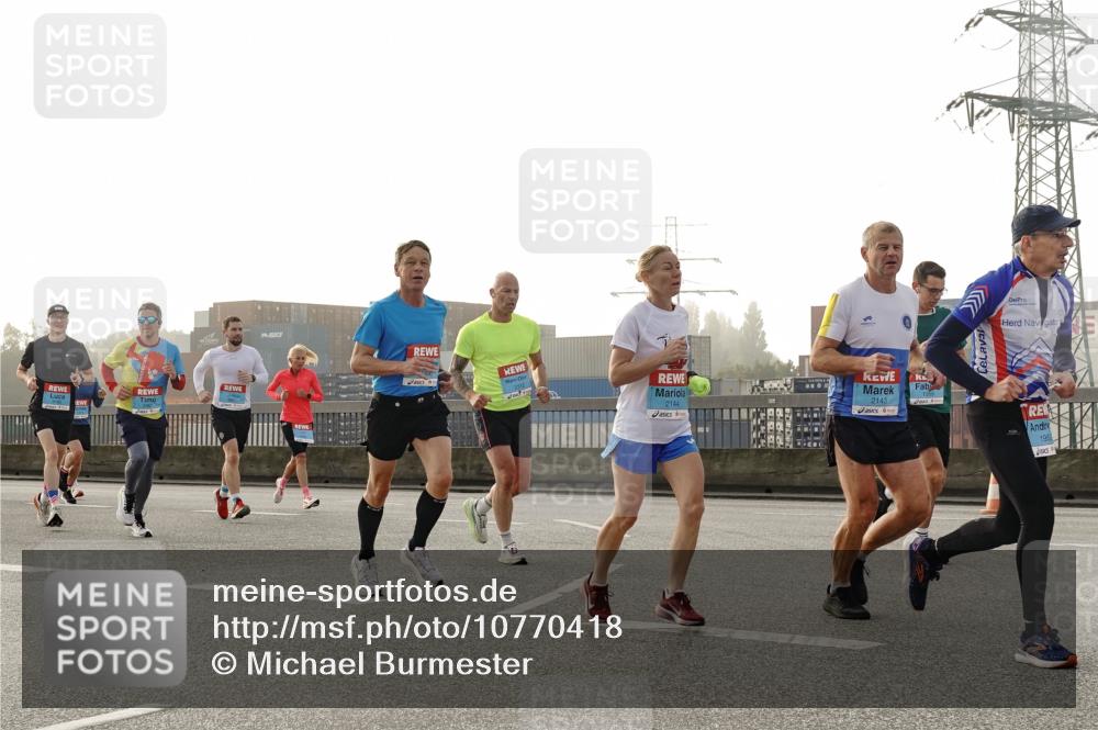 03.10.2026 - Köhlbrandbrückenlauf Michael Burmester http://msf.ph/oto/10770418 03.10.2026 09:14:03 Position 3 9, 2144, 135, 2143, 195 meine-sportfotos.de