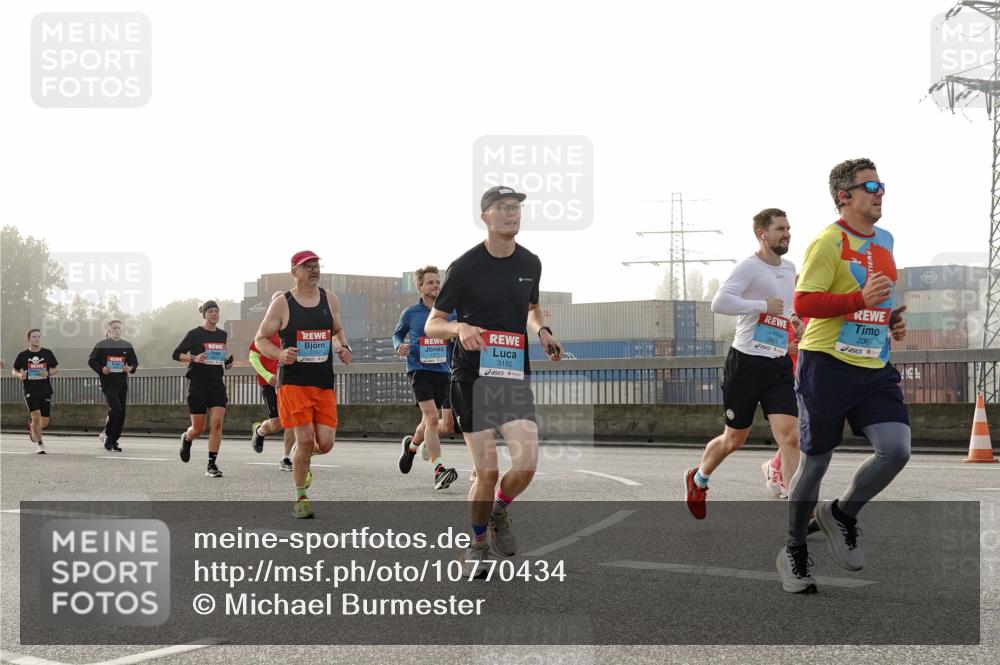 03.10.2026 - Köhlbrandbrückenlauf Michael Burmester http://msf.ph/oto/10770434 03.10.2026 09:14:05 Position 3 3185, 3861, 2367 meine-sportfotos.de