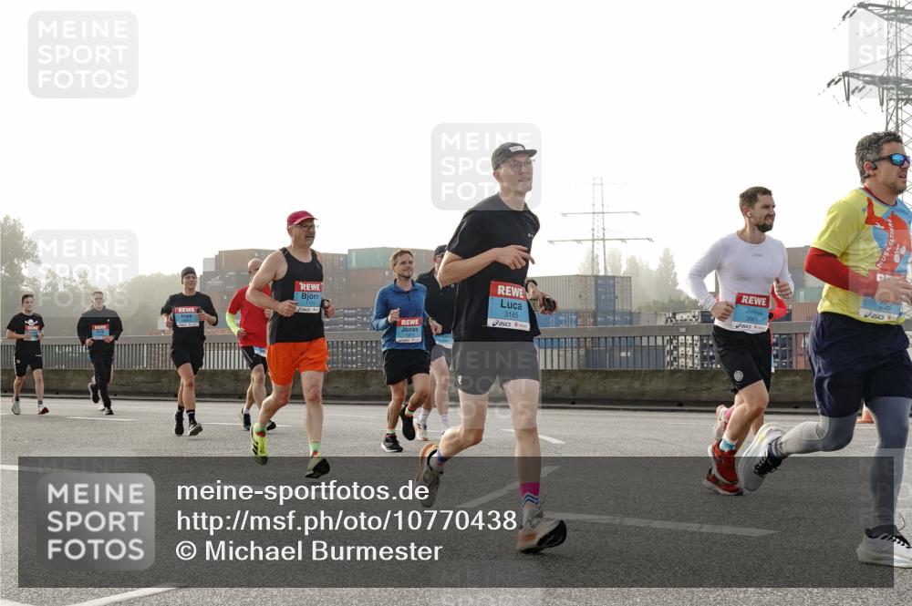 03.10.2026 - Köhlbrandbrückenlauf Michael Burmester http://msf.ph/oto/10770438 03.10.2026 09:14:05 Position 3 3185, 2367, 3861 meine-sportfotos.de