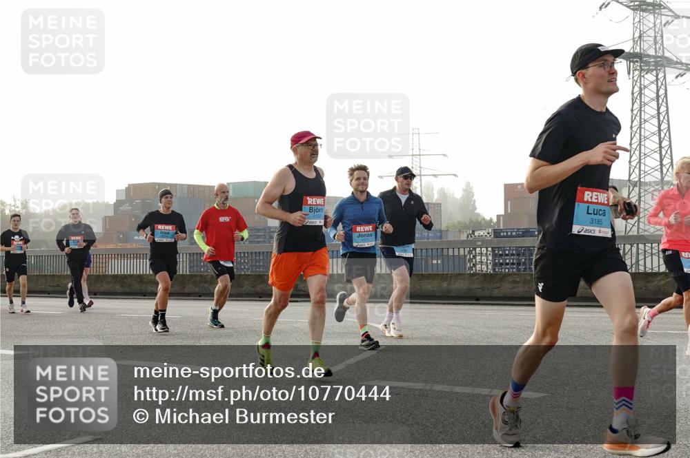 03.10.2026 - Köhlbrandbrückenlauf Michael Burmester http://msf.ph/oto/10770444 03.10.2026 09:14:06 Position 3 3185, 1152, 238 meine-sportfotos.de