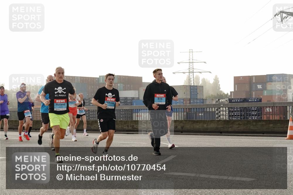 03.10.2026 - Köhlbrandbrückenlauf Michael Burmester http://msf.ph/oto/10770454 03.10.2026 09:14:09 Position 3 2055, 2244 meine-sportfotos.de