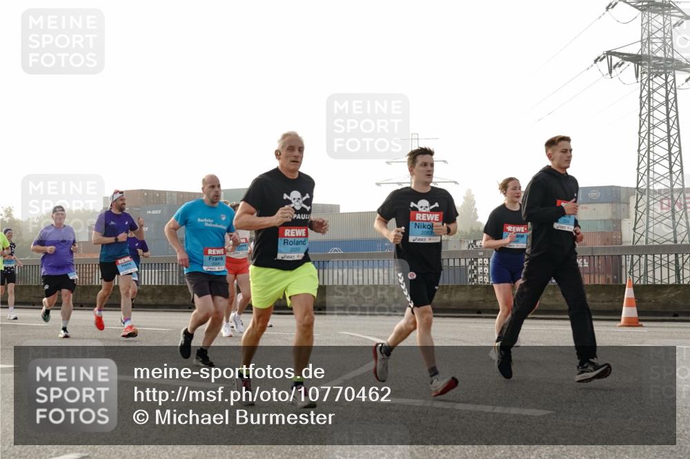03.10.2026 - Köhlbrandbrückenlauf Michael Burmester http://msf.ph/oto/10770462 03.10.2026 09:14:10 Position 3 2055, 1, 2006, 2053 meine-sportfotos.de