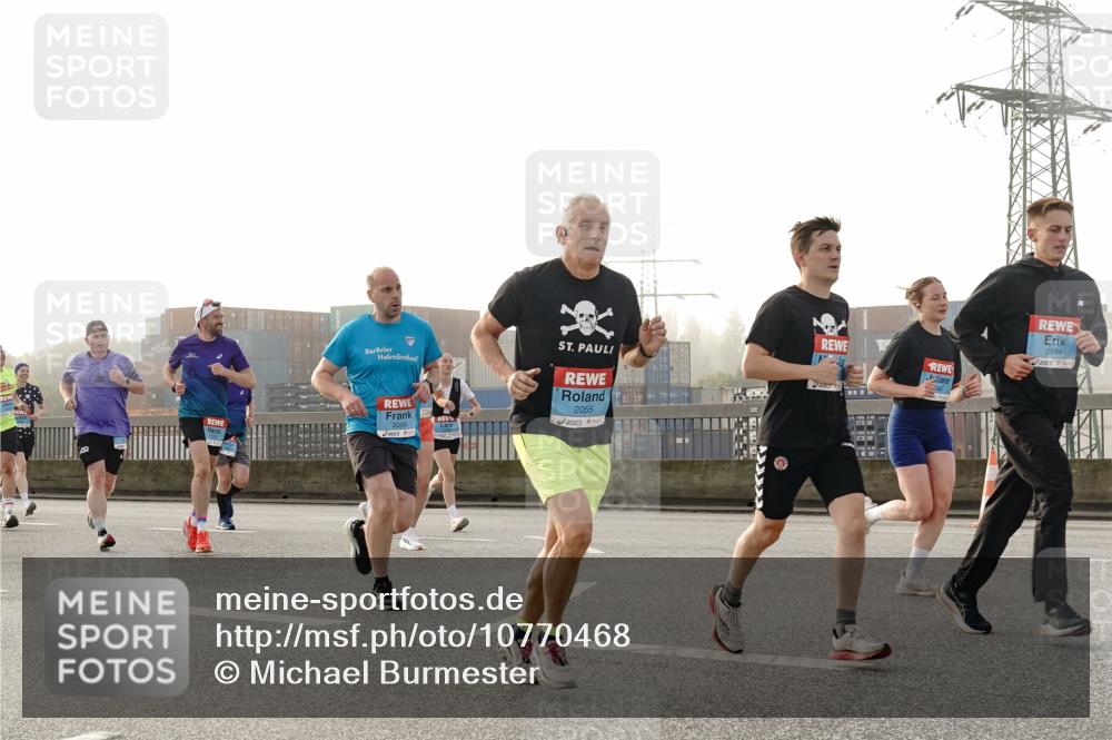 03.10.2026 - Köhlbrandbrückenlauf Michael Burmester http://msf.ph/oto/10770468 03.10.2026 09:14:10 Position 3 2006, 2055, 2244 meine-sportfotos.de