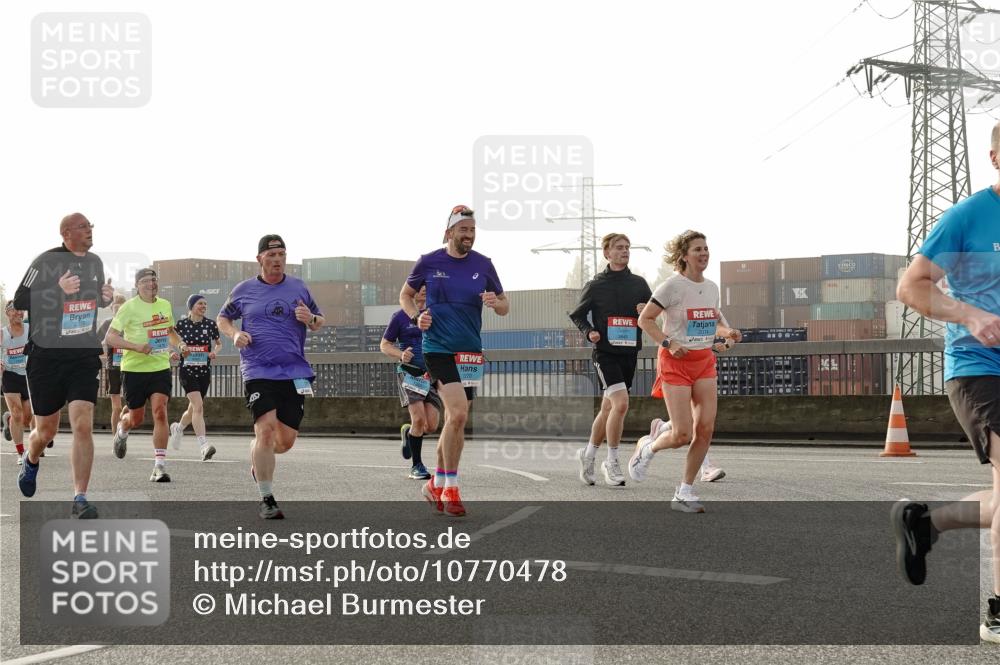 03.10.2026 - Köhlbrandbrückenlauf Michael Burmester http://msf.ph/oto/10770478 03.10.2026 09:14:11 Position 3 10 meine-sportfotos.de