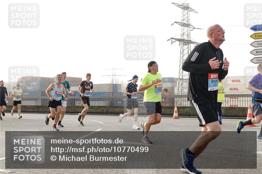 03.10.2026 - Köhlbrandbrückenlauf Michael Burmester http://msf.ph/oto/10770499 03.10.2026 09:14:14 Position 3 2379, 1878 meine-sportfotos.de