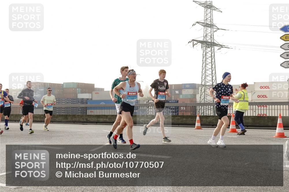 03.10.2026 - Köhlbrandbrückenlauf Michael Burmester http://msf.ph/oto/10770507 03.10.2026 09:14:15 Position 3  meine-sportfotos.de