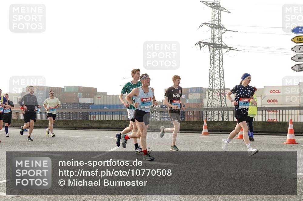 03.10.2026 - Köhlbrandbrückenlauf Michael Burmester http://msf.ph/oto/10770508 03.10.2026 09:14:15 Position 3 1 meine-sportfotos.de