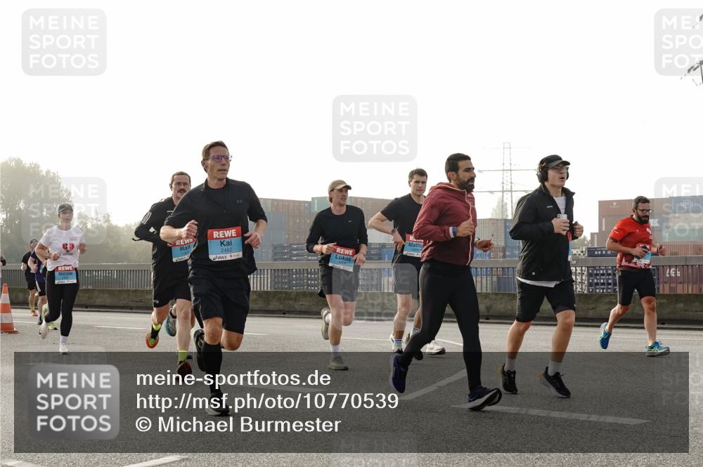 03.10.2026 - Köhlbrandbrückenlauf Michael Burmester http://msf.ph/oto/10770539 03.10.2026 09:14:19 Position 3 2462 meine-sportfotos.de