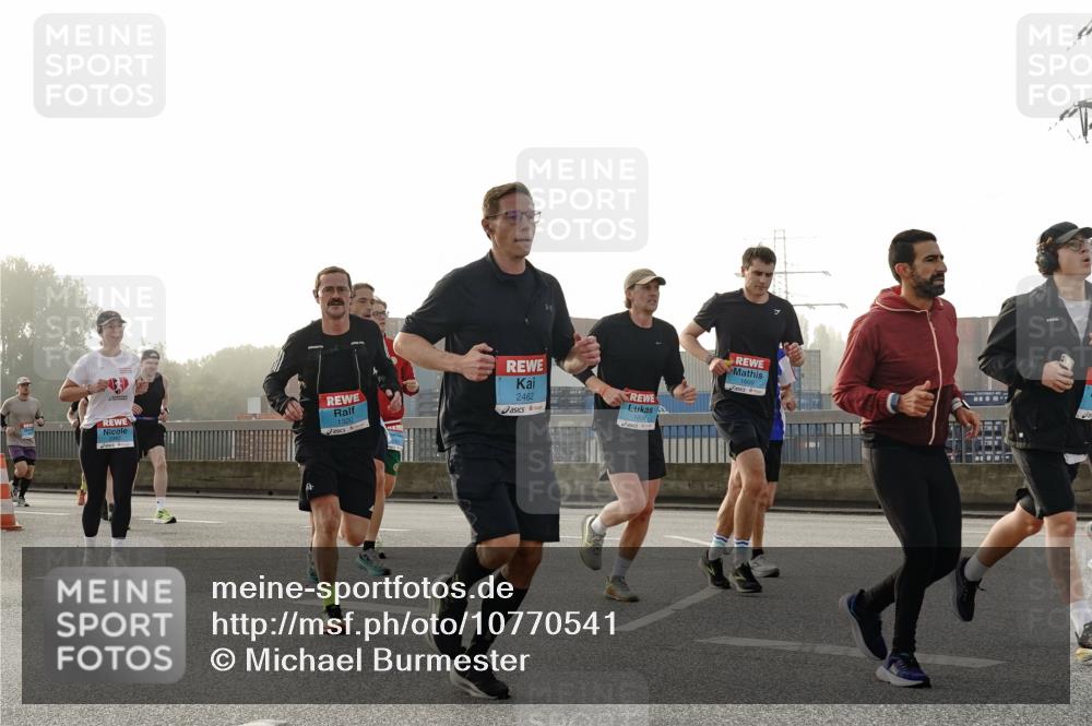 03.10.2026 - Köhlbrandbrückenlauf Michael Burmester http://msf.ph/oto/10770541 03.10.2026 09:14:19 Position 3 1320, 2462, 1608 meine-sportfotos.de