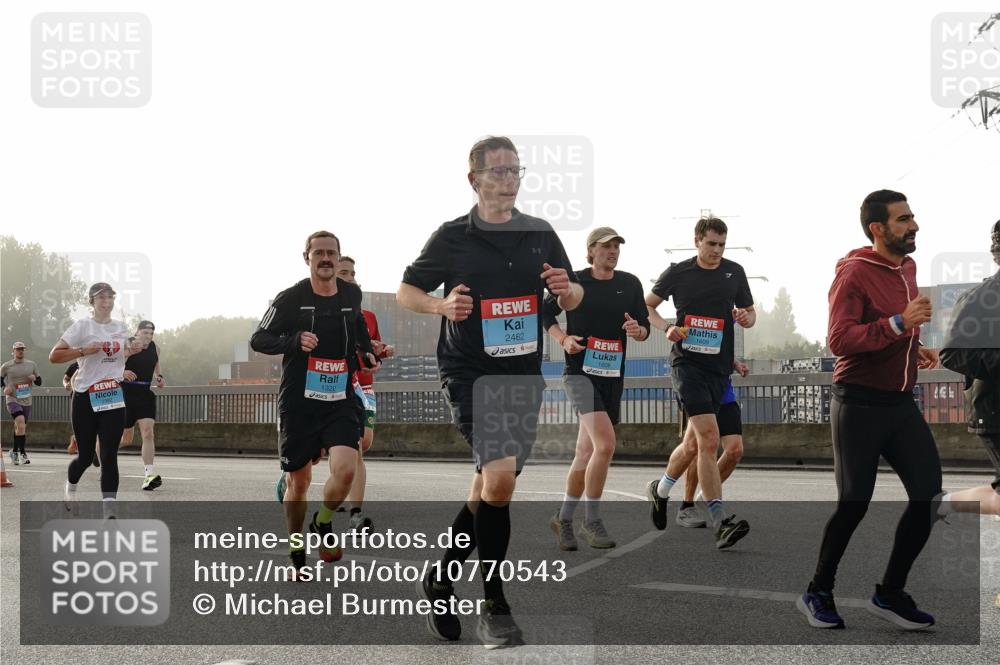 03.10.2026 - Köhlbrandbrückenlauf Michael Burmester http://msf.ph/oto/10770543 03.10.2026 09:14:19 Position 3 1320, 2462, 1609 meine-sportfotos.de