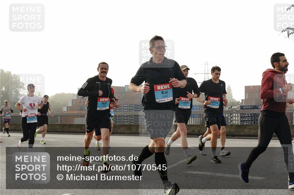 03.10.2026 - Köhlbrandbrückenlauf Michael Burmester http://msf.ph/oto/10770545 03.10.2026 09:14:19 Position 3 2462, 1608, 1609, 1320 meine-sportfotos.de
