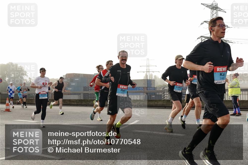 03.10.2026 - Köhlbrandbrückenlauf Michael Burmester http://msf.ph/oto/10770548 03.10.2026 09:14:20 Position 3 1608, 1320, 2462 meine-sportfotos.de