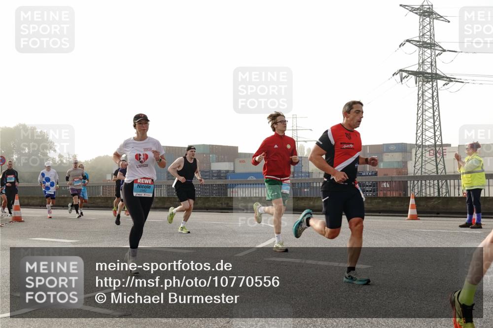 03.10.2026 - Köhlbrandbrückenlauf Michael Burmester http://msf.ph/oto/10770556 03.10.2026 09:14:21 Position 3 1 meine-sportfotos.de