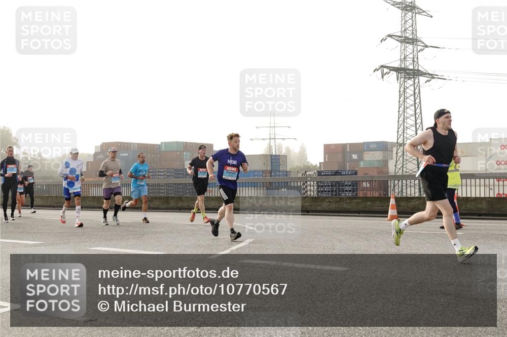 03.10.2026 - Köhlbrandbrückenlauf Michael Burmester http://msf.ph/oto/10770567 03.10.2026 09:14:23 Position 3  meine-sportfotos.de