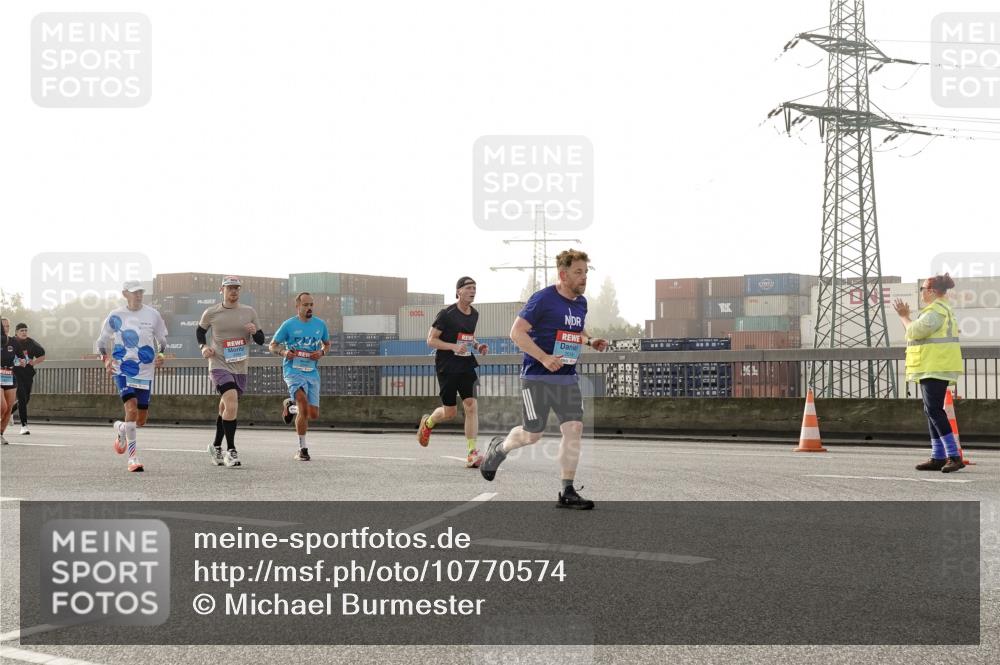 03.10.2026 - Köhlbrandbrückenlauf Michael Burmester http://msf.ph/oto/10770574 03.10.2026 09:14:23 Position 3 2018 meine-sportfotos.de