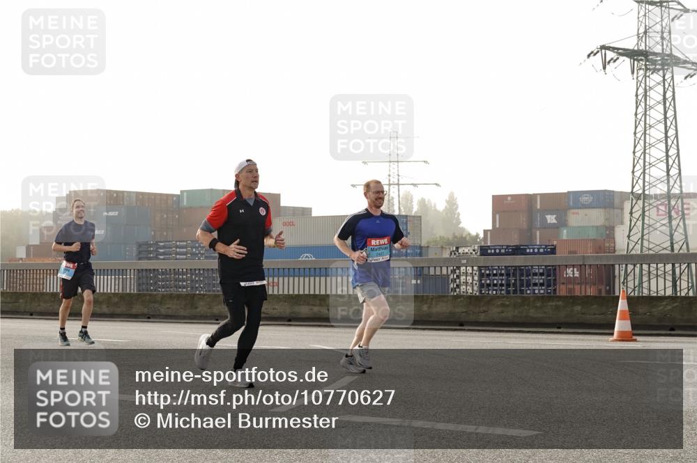 03.10.2026 - Köhlbrandbrückenlauf Michael Burmester http://msf.ph/oto/10770627 03.10.2026 09:14:32 Position 3  meine-sportfotos.de