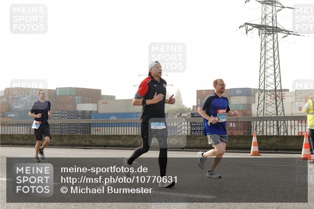 03.10.2026 - Köhlbrandbrückenlauf Michael Burmester http://msf.ph/oto/10770631 03.10.2026 09:14:32 Position 3 19, 2427, 3709 meine-sportfotos.de