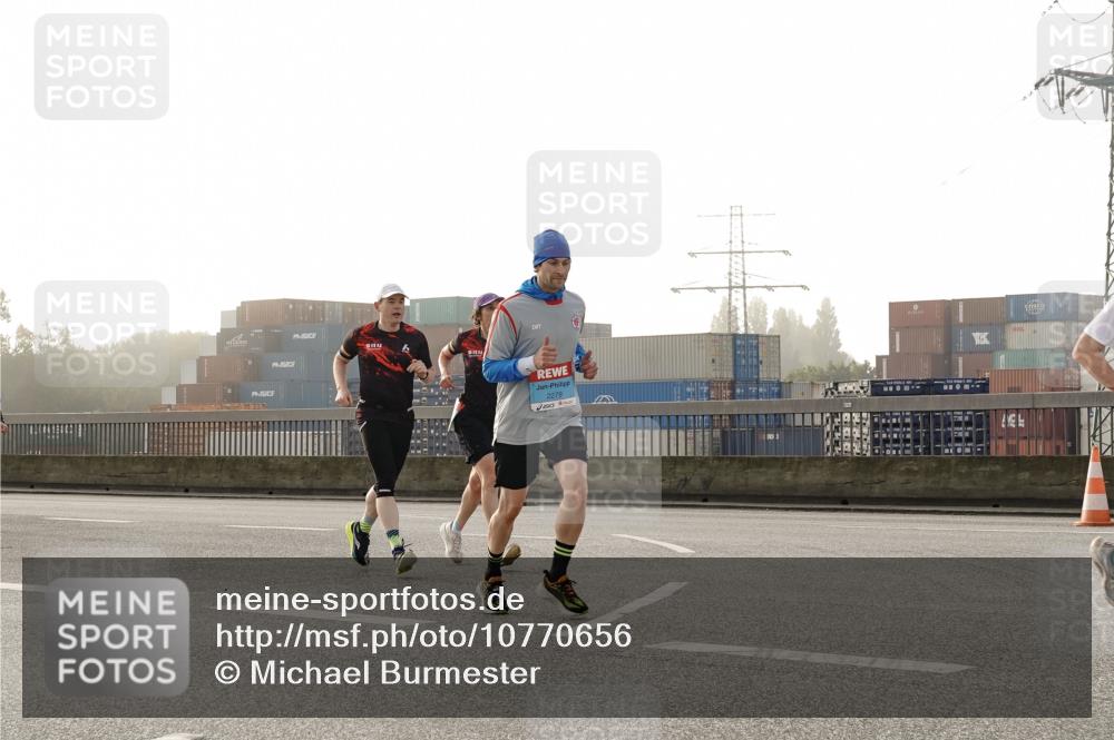 03.10.2026 - Köhlbrandbrückenlauf Michael Burmester http://msf.ph/oto/10770656 03.10.2026 09:14:37 Position 3 2279, 5, 157 meine-sportfotos.de