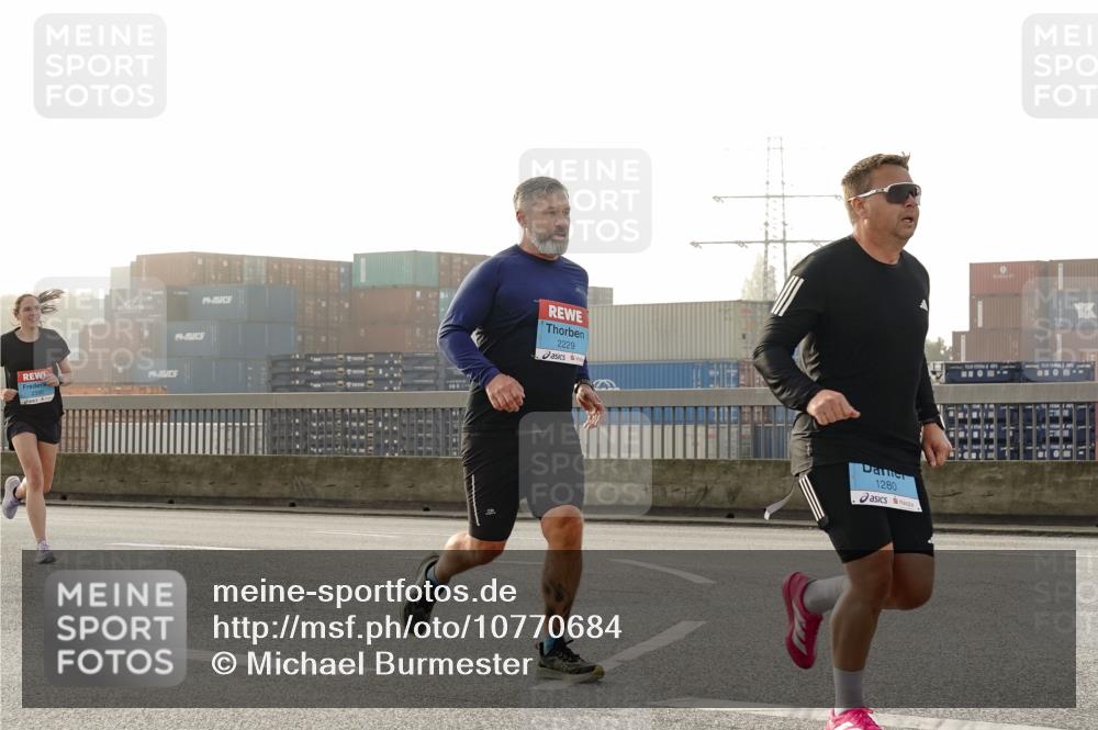 03.10.2026 - Köhlbrandbrückenlauf Michael Burmester http://msf.ph/oto/10770684 03.10.2026 09:14:41 Position 3 2229, 1280 meine-sportfotos.de