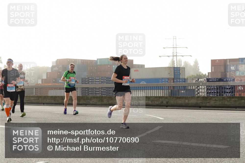 03.10.2026 - Köhlbrandbrückenlauf Michael Burmester http://msf.ph/oto/10770690 03.10.2026 09:14:43 Position 3  meine-sportfotos.de