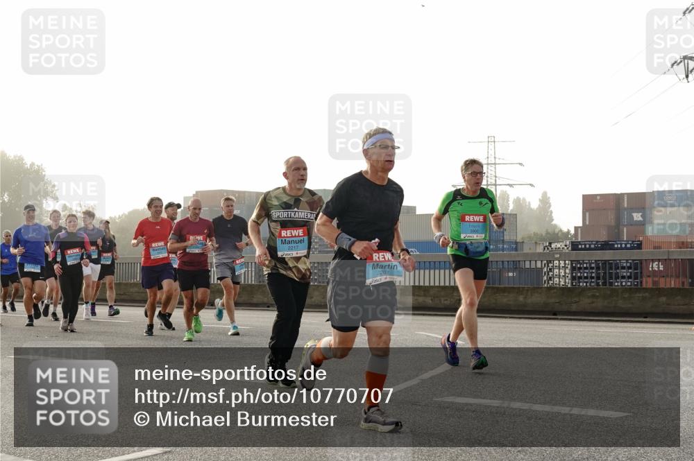 03.10.2026 - Köhlbrandbrückenlauf Michael Burmester http://msf.ph/oto/10770707 03.10.2026 09:14:46 Position 3 2217, 2201, 3900 meine-sportfotos.de