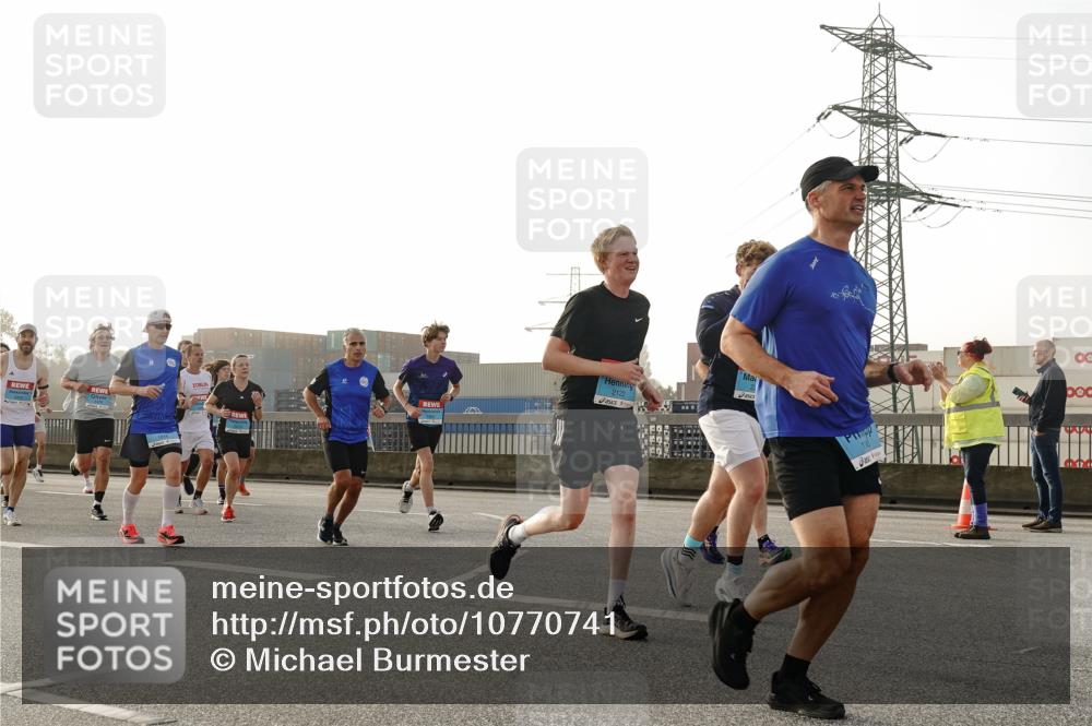 03.10.2026 - Köhlbrandbrückenlauf Michael Burmester http://msf.ph/oto/10770741 03.10.2026 09:14:50 Position 3 2122 meine-sportfotos.de