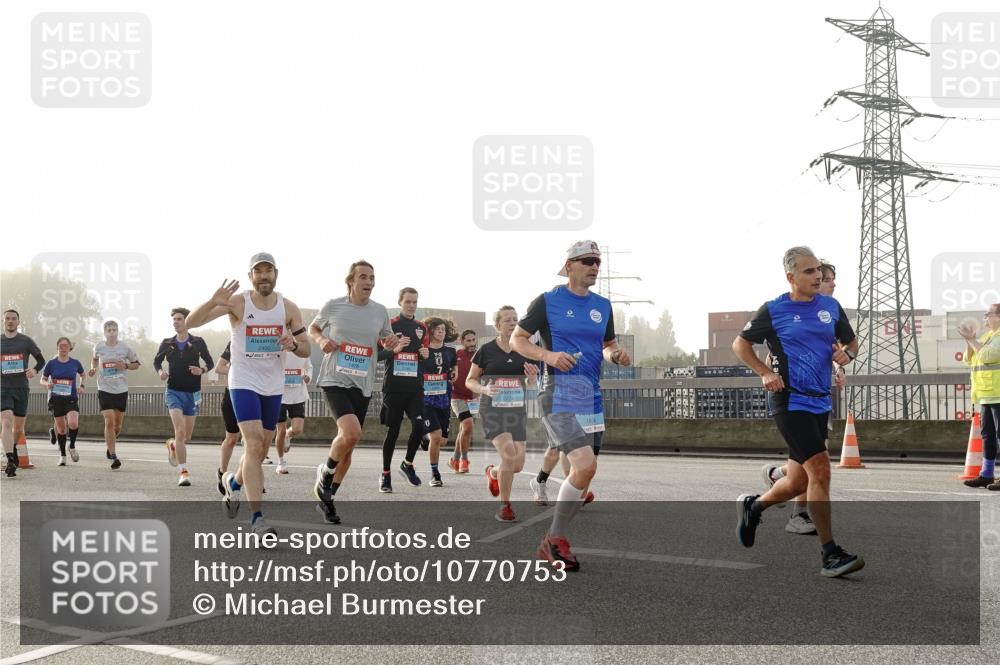03.10.2026 - Köhlbrandbrückenlauf Michael Burmester http://msf.ph/oto/10770753 03.10.2026 09:14:52 Position 3 2400, 1476, 7 meine-sportfotos.de