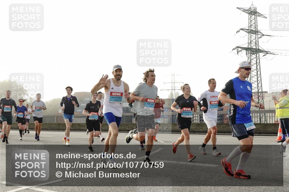 03.10.2026 - Köhlbrandbrückenlauf Michael Burmester http://msf.ph/oto/10770759 03.10.2026 09:14:52 Position 3 2400, 1476, 2274, 1834 meine-sportfotos.de