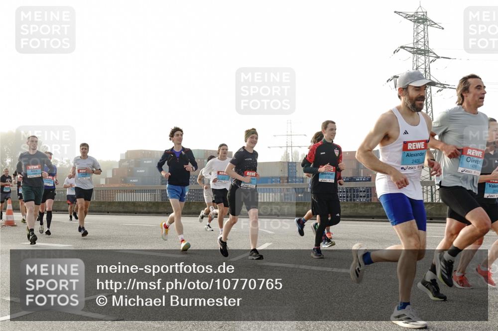 03.10.2026 - Köhlbrandbrückenlauf Michael Burmester http://msf.ph/oto/10770765 03.10.2026 09:14:53 Position 3 2400, 1476, 2274 meine-sportfotos.de
