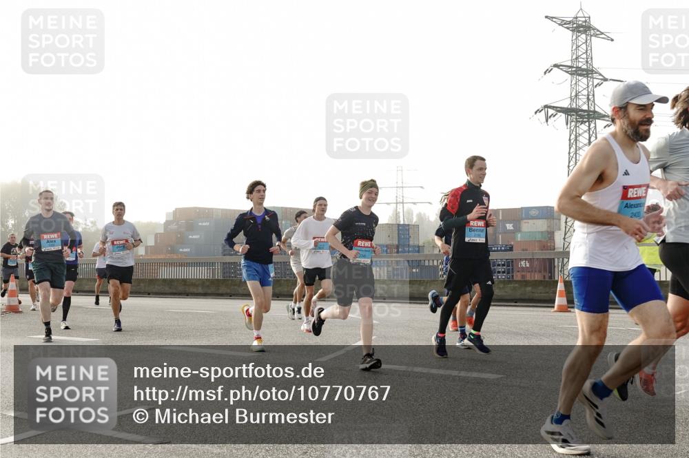 03.10.2026 - Köhlbrandbrückenlauf Michael Burmester http://msf.ph/oto/10770767 03.10.2026 09:14:53 Position 3 2400 meine-sportfotos.de