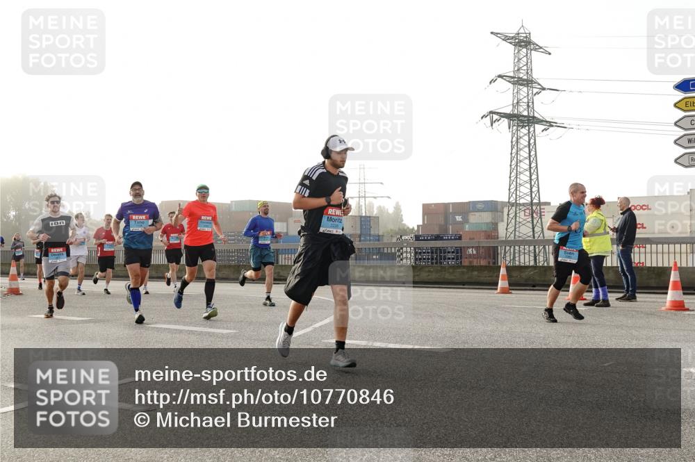 03.10.2026 - Köhlbrandbrückenlauf Michael Burmester http://msf.ph/oto/10770846 03.10.2026 09:15:05 Position 3  meine-sportfotos.de