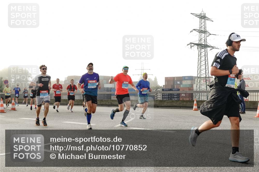 03.10.2026 - Köhlbrandbrückenlauf Michael Burmester http://msf.ph/oto/10770852 03.10.2026 09:15:06 Position 3 1911, 2226 meine-sportfotos.de