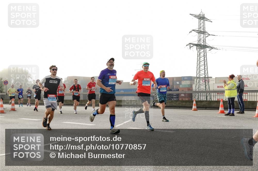 03.10.2026 - Köhlbrandbrückenlauf Michael Burmester http://msf.ph/oto/10770857 03.10.2026 09:15:06 Position 3 1911, 2302 meine-sportfotos.de