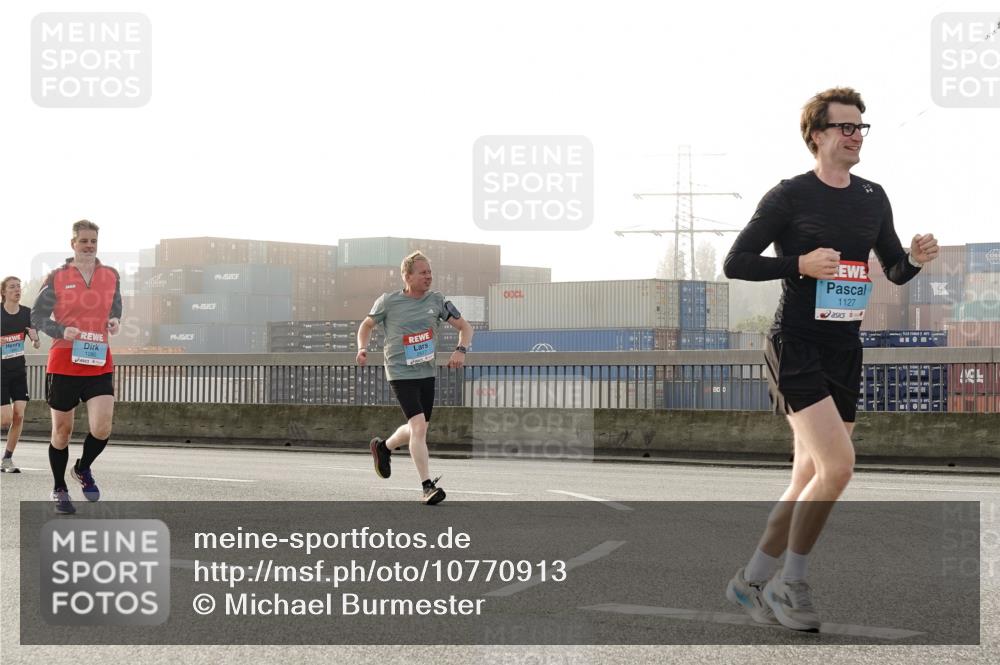 03.10.2026 - Köhlbrandbrückenlauf Michael Burmester http://msf.ph/oto/10770913 03.10.2026 09:15:16 Position 3 1080, 19, 1127 meine-sportfotos.de