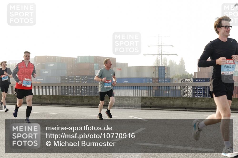 03.10.2026 - Köhlbrandbrückenlauf Michael Burmester http://msf.ph/oto/10770916 03.10.2026 09:15:16 Position 3 1080, 2617, 1127 meine-sportfotos.de