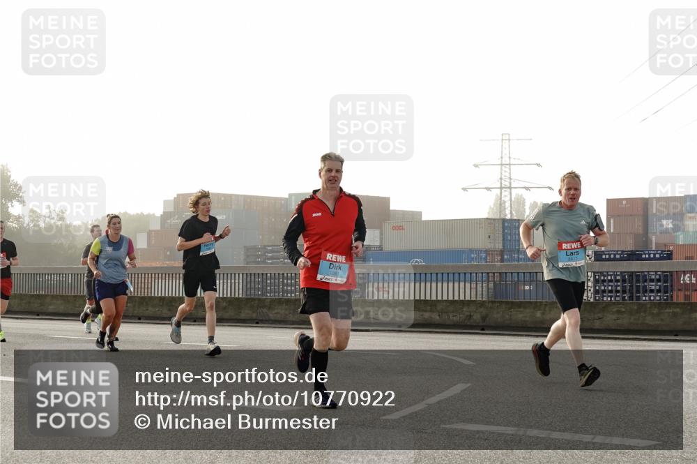 03.10.2026 - Köhlbrandbrückenlauf Michael Burmester http://msf.ph/oto/10770922 03.10.2026 09:15:17 Position 3 1080, 2617 meine-sportfotos.de