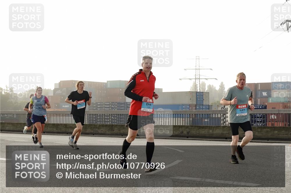 03.10.2026 - Köhlbrandbrückenlauf Michael Burmester http://msf.ph/oto/10770926 03.10.2026 09:15:17 Position 3 1080, 2617 meine-sportfotos.de
