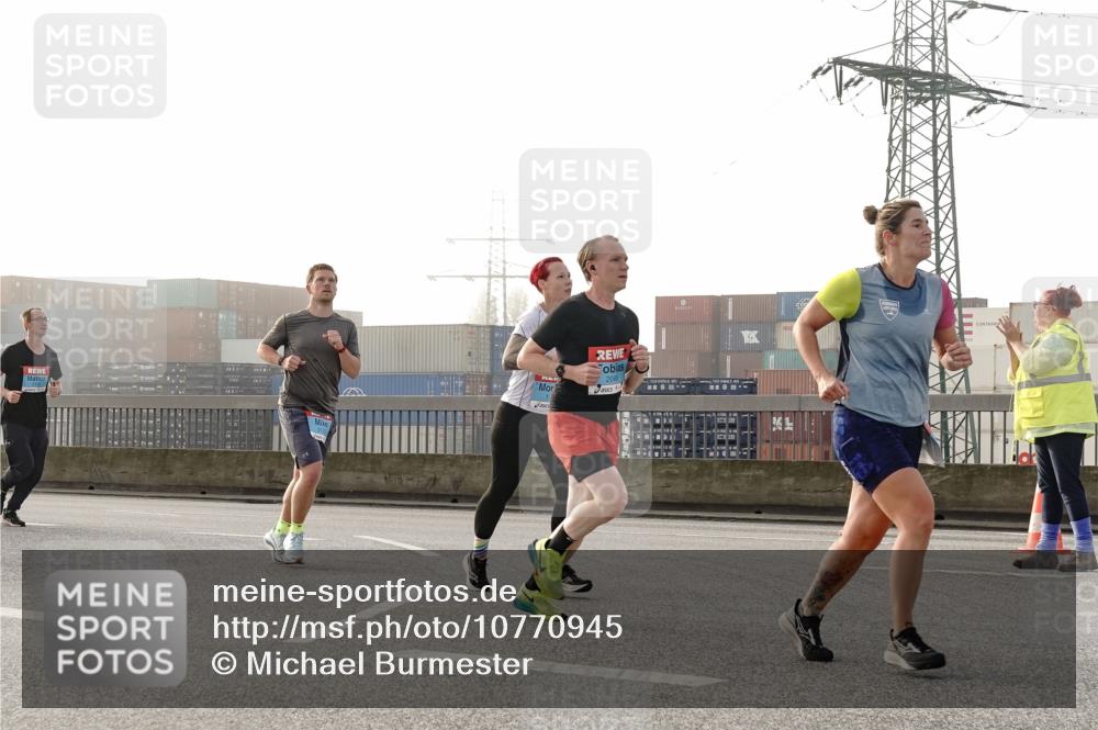 03.10.2026 - Köhlbrandbrückenlauf Michael Burmester http://msf.ph/oto/10770945 03.10.2026 09:15:20 Position 3 2049 meine-sportfotos.de