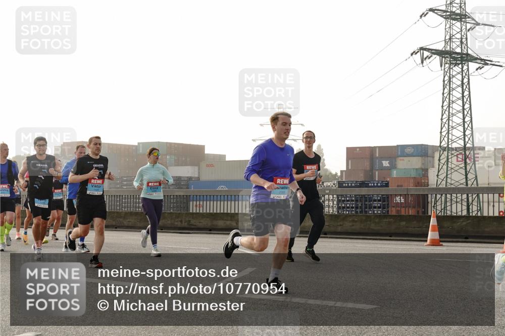 03.10.2026 - Köhlbrandbrückenlauf Michael Burmester http://msf.ph/oto/10770954 03.10.2026 09:15:22 Position 3 2306, 1424 meine-sportfotos.de