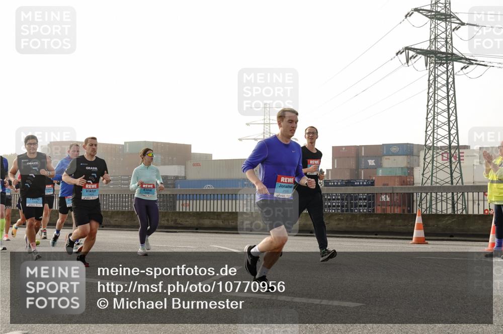 03.10.2026 - Köhlbrandbrückenlauf Michael Burmester http://msf.ph/oto/10770956 03.10.2026 09:15:22 Position 3 2306 meine-sportfotos.de