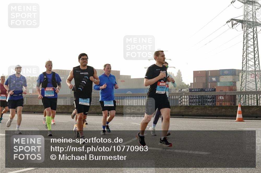 03.10.2026 - Köhlbrandbrückenlauf Michael Burmester http://msf.ph/oto/10770963 03.10.2026 09:15:24 Position 3 2257, 1418, 1770, 1424 meine-sportfotos.de