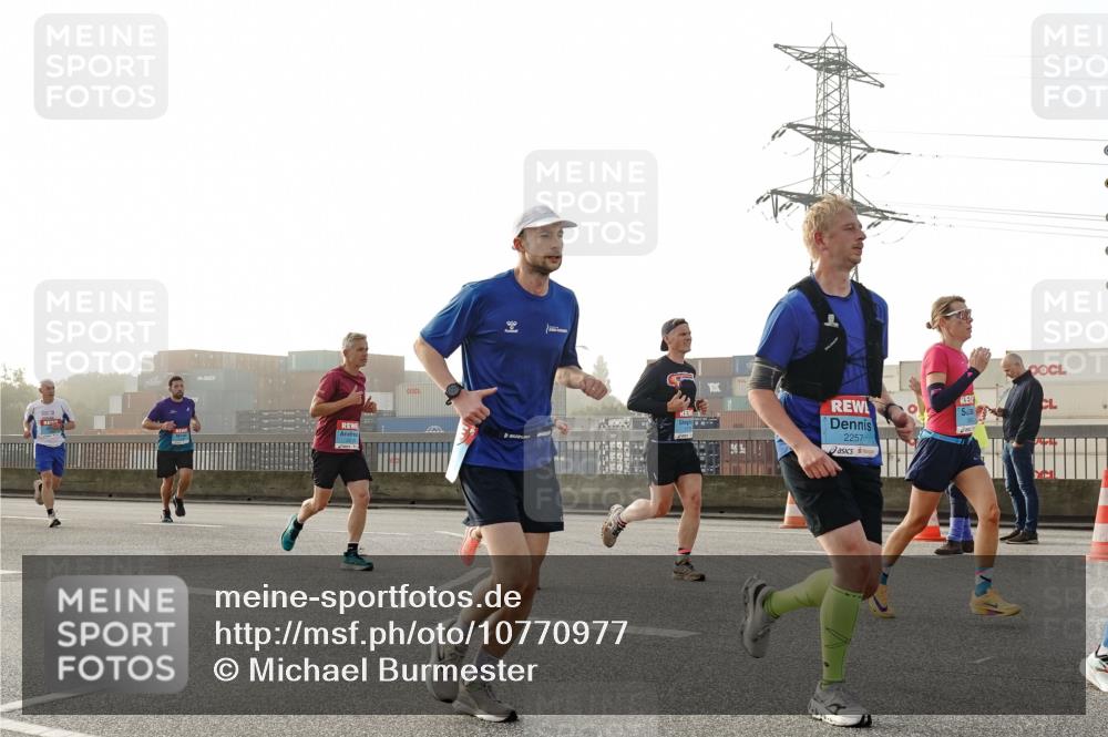 03.10.2026 - Köhlbrandbrückenlauf Michael Burmester http://msf.ph/oto/10770977 03.10.2026 09:15:26 Position 3 2257 meine-sportfotos.de