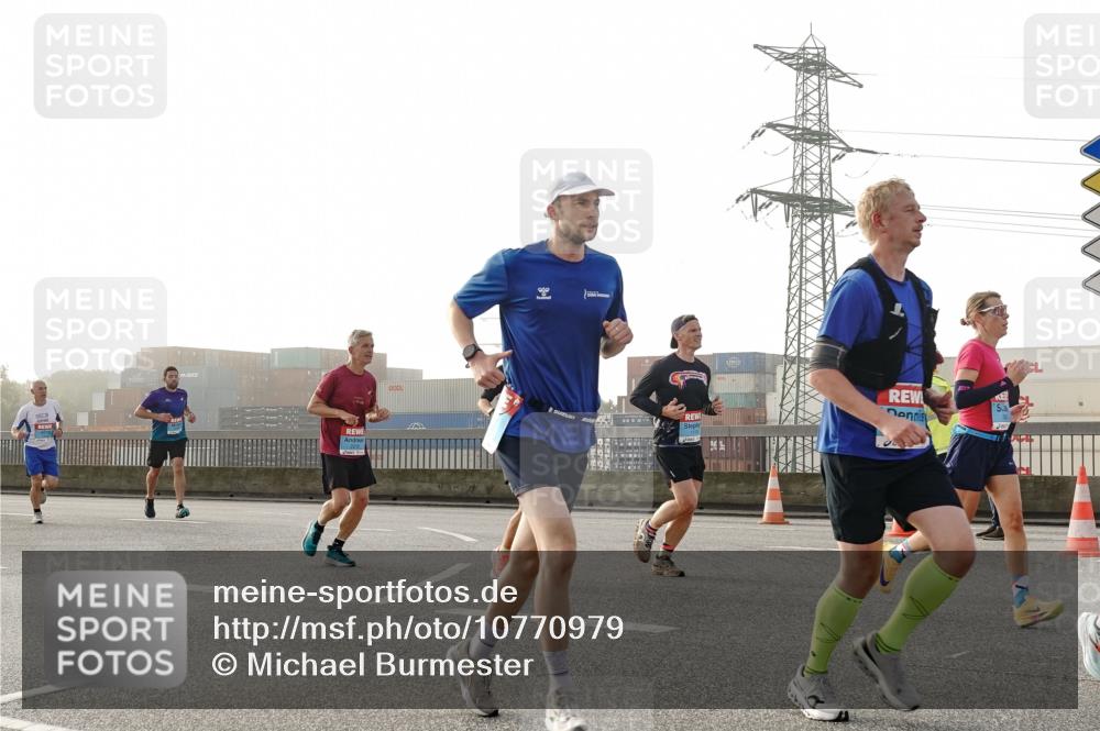 03.10.2026 - Köhlbrandbrückenlauf Michael Burmester http://msf.ph/oto/10770979 03.10.2026 09:15:26 Position 3  meine-sportfotos.de